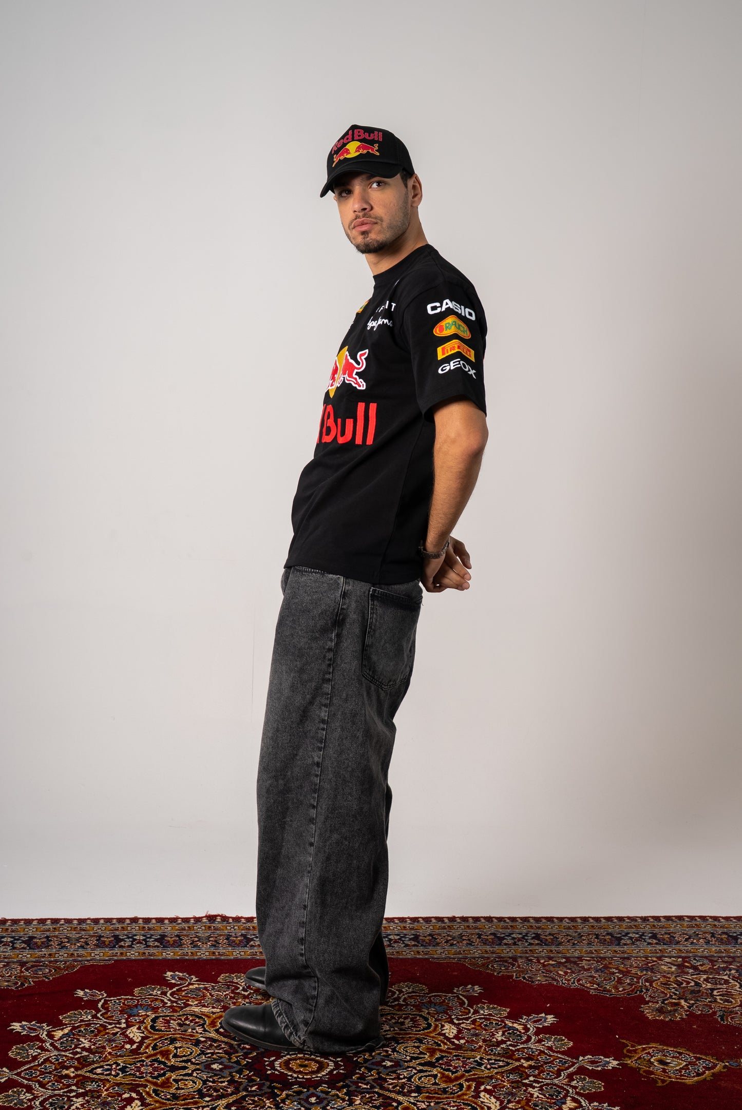 Red Bull Racing embroidery 
Oracle Red Bull Racing Team oversized T-Shirt unisex