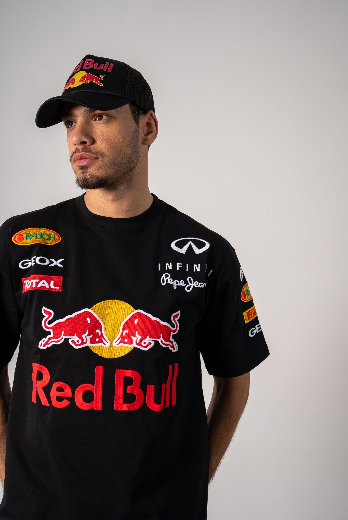 Red Bull Racing embroidery 
Oracle Red Bull Racing Team oversized T-Shirt unisex